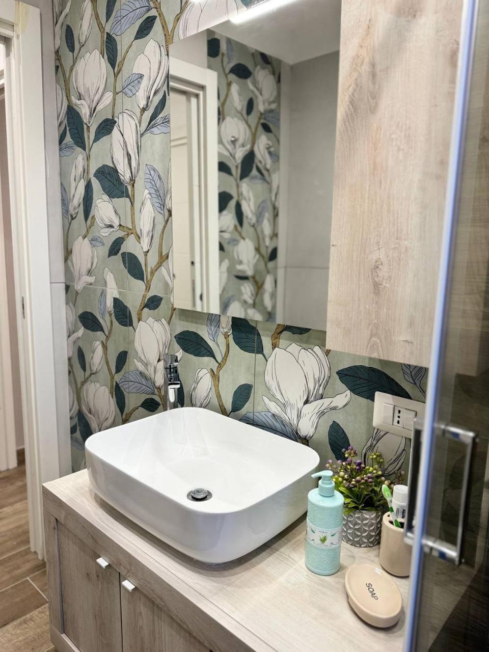 280 Mt Dalla Metro The Mox Luxury Apartament Apartment Napoli Bagian luar foto